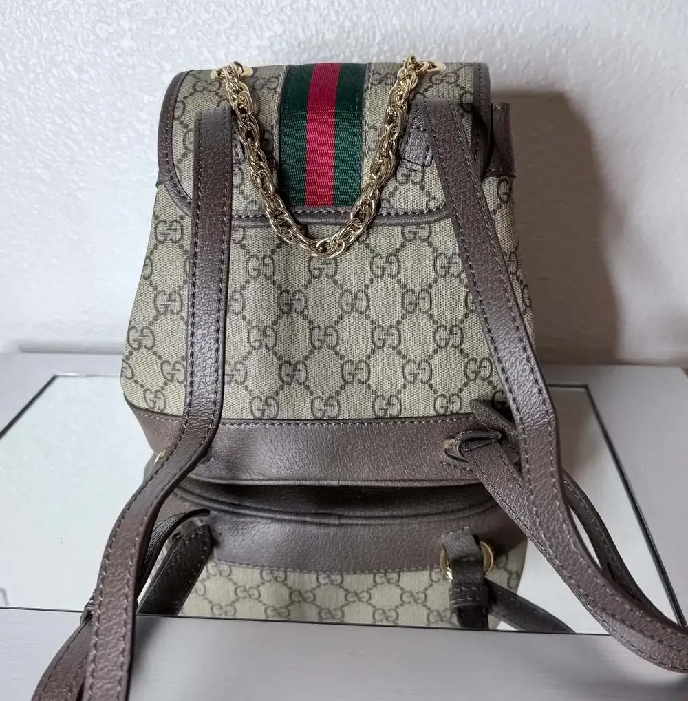 Gucci no visible